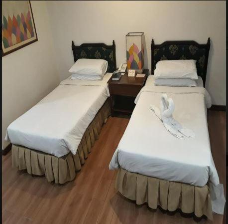 La Fiesta Hotel Илойло Сити Екстериор снимка