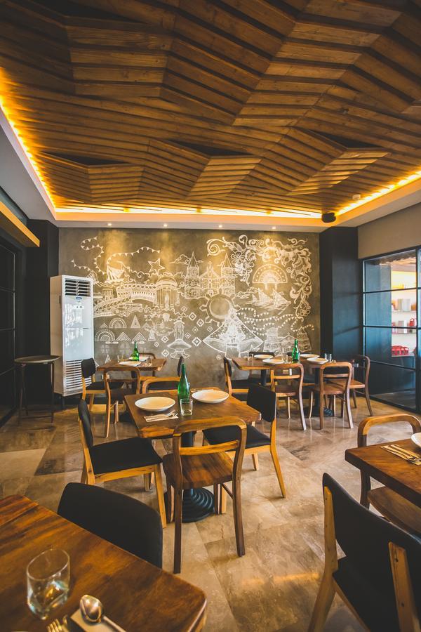 La Fiesta Hotel Илойло Сити Екстериор снимка